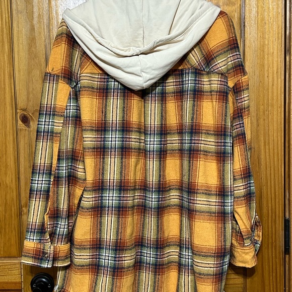 Shacket - Picture 5 of 5